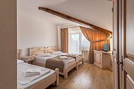 Triple Room with Free Pool Access