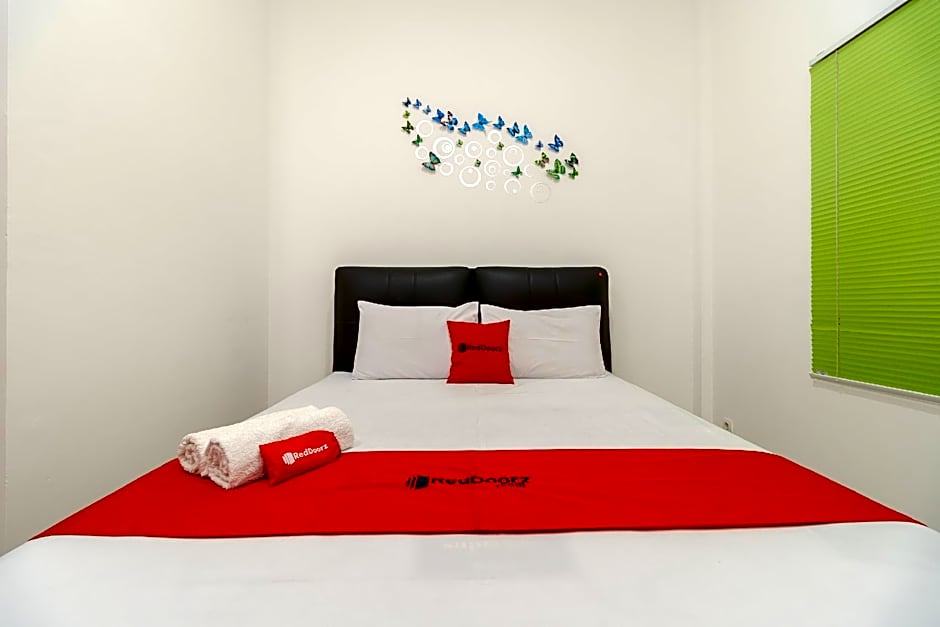 RedDoorz near Kejaksan Station Cirebon 2