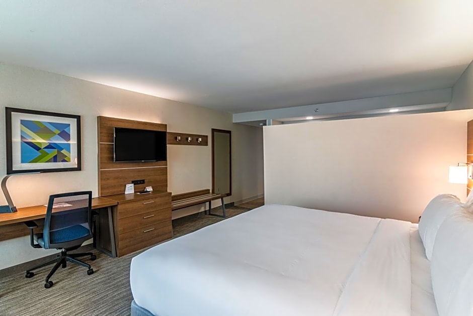 Holiday Inn Express & Suites Camarillo, an IHG Hotel