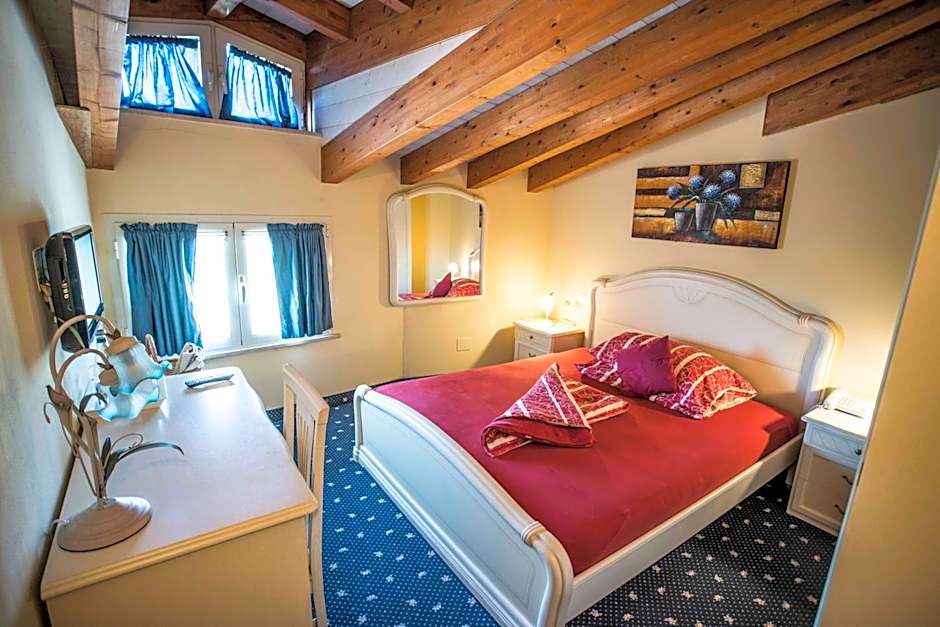 Borgo dei Poeti Romantik Hotel