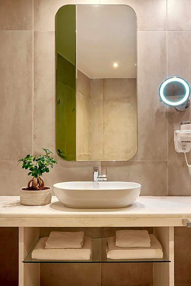 Wyndham Athens Residence