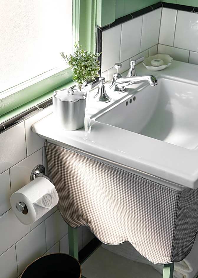 Le Petit Pali at 8th Ave