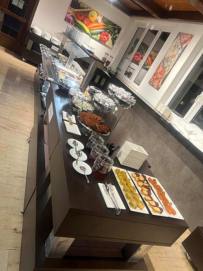 F Hotel 24h Check-In