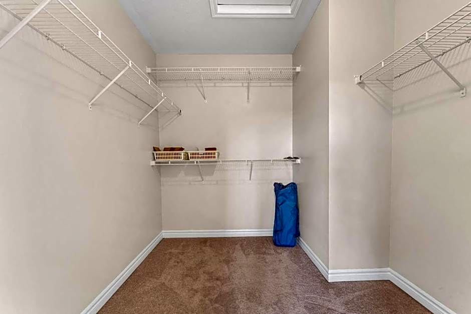 Spacious Family Getaway Near Nature & Dining