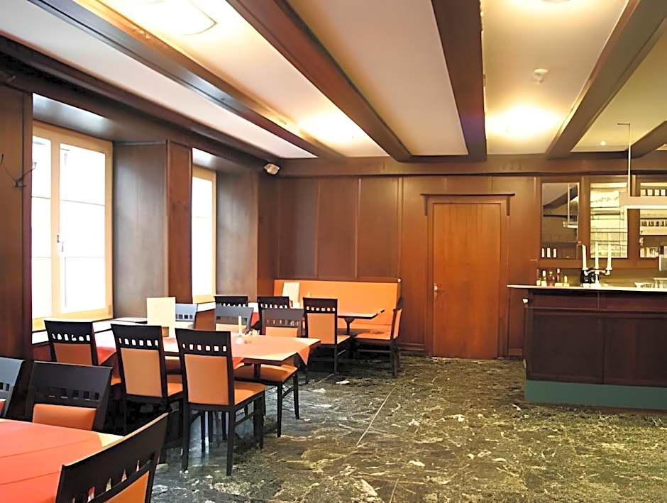 Central Hotel Lowen