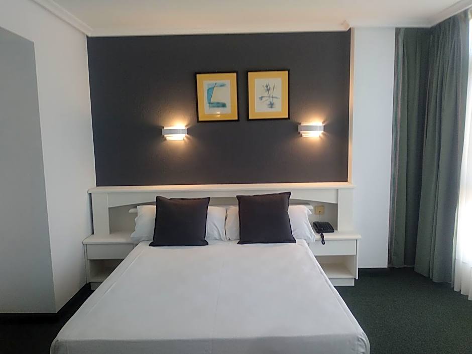 HOTEL LA CAMPANA