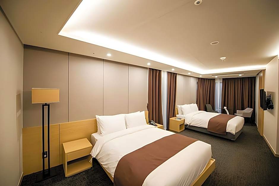 Photo 1 of 5 of Deluxe Family 2 Beds