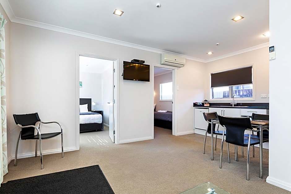 Beach Street Motel Apartments