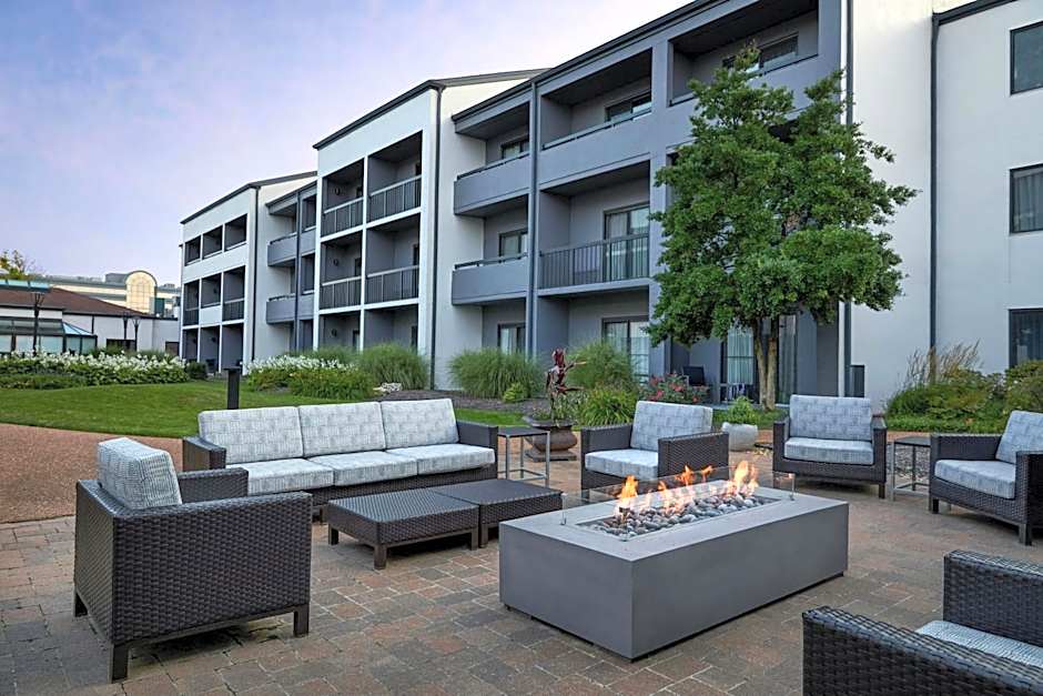 Courtyard by Marriott St. Louis Westport Plaza