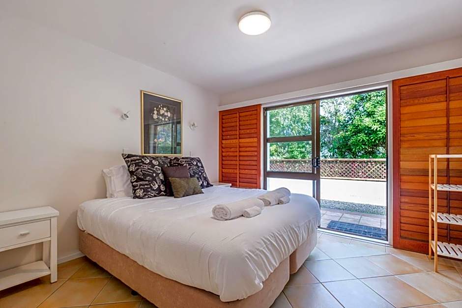 Onetangi Beach Apartments