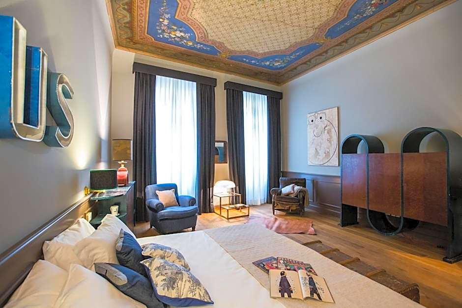 Soprarno Suites