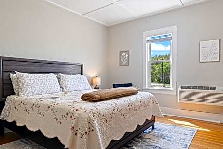 The Munz Room 6C