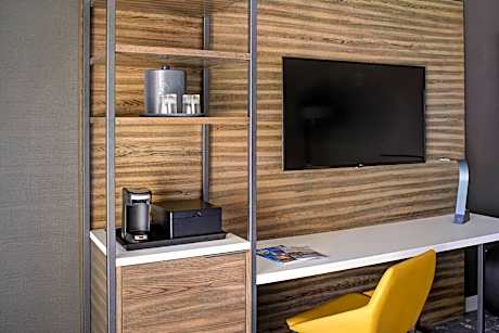 Queen Room with Two Queen Beds and Roll-in Shower - Mobility and Hearing Accessible