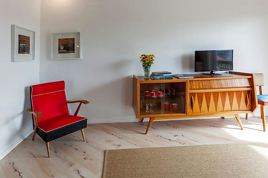 Spacious and Bright City Ap II