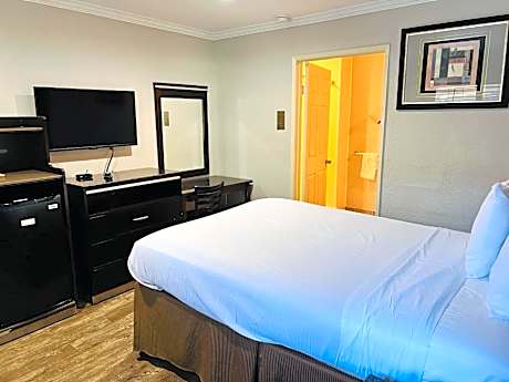 1 Queen Bed Nonsmoking