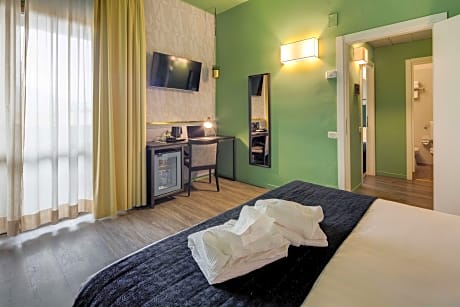 Apartment - 2 Rooms 5 Beds, One Queen Bed, Four Single Beds, 1 Bathroom