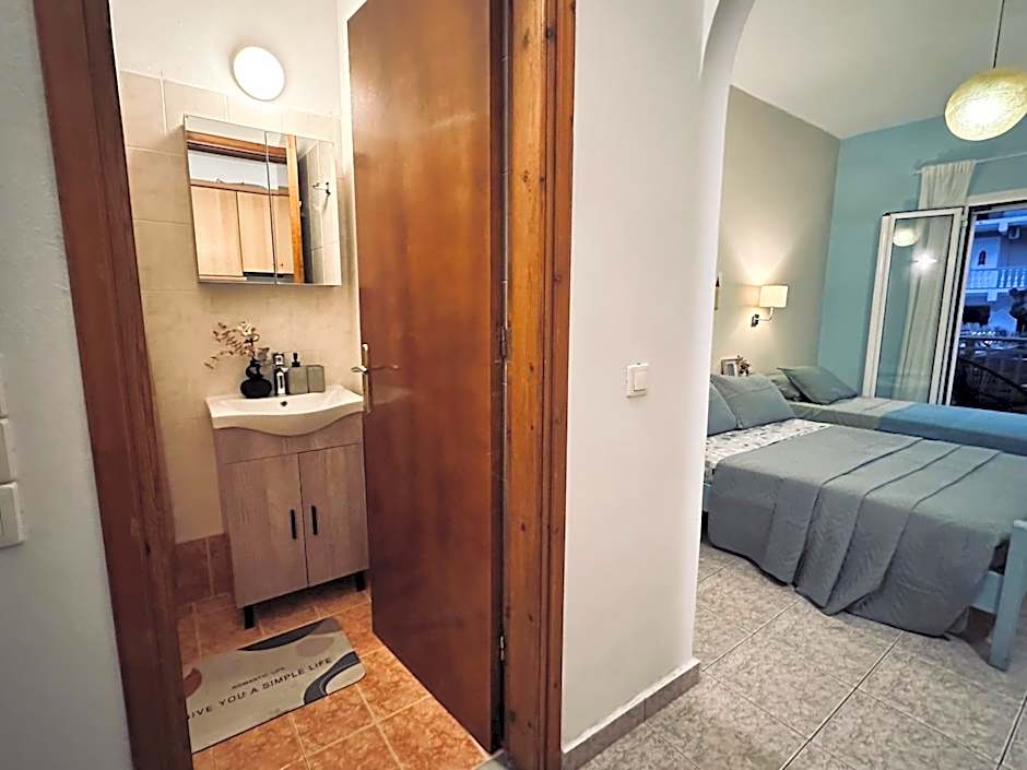 Royal Jelly Suites - Renovated Suites with Pool Just 5 Minutes walk from the Beach By Villa Mana Gers