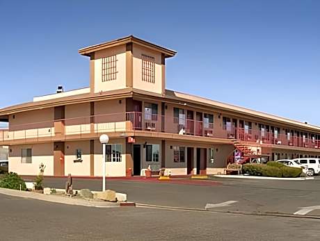 Park Avenue Inn & Suites
