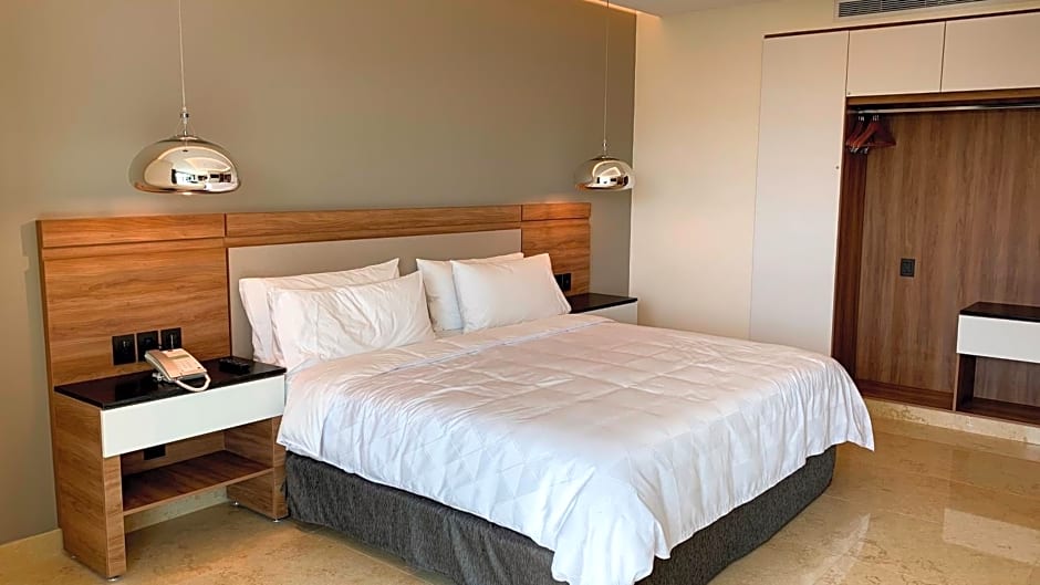 Holiday Inn & Suites Puerto Vallarta Marina & Golf By IHG