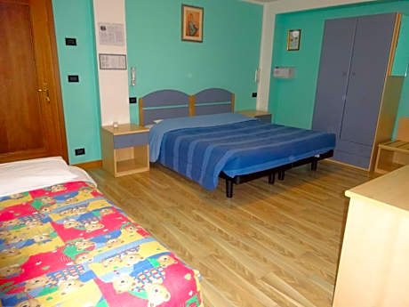 Family Room with Mountain View