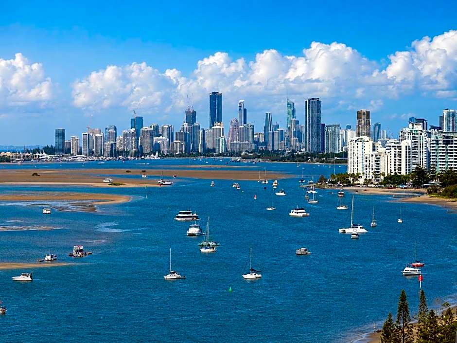 Broadwater Shores Waterfront Apartments
