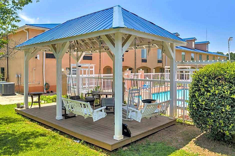 Gray Inn & Suites