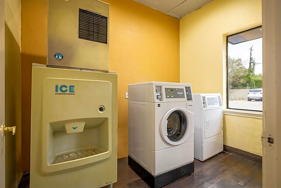 Studio 6 Suites Pasadena, TX