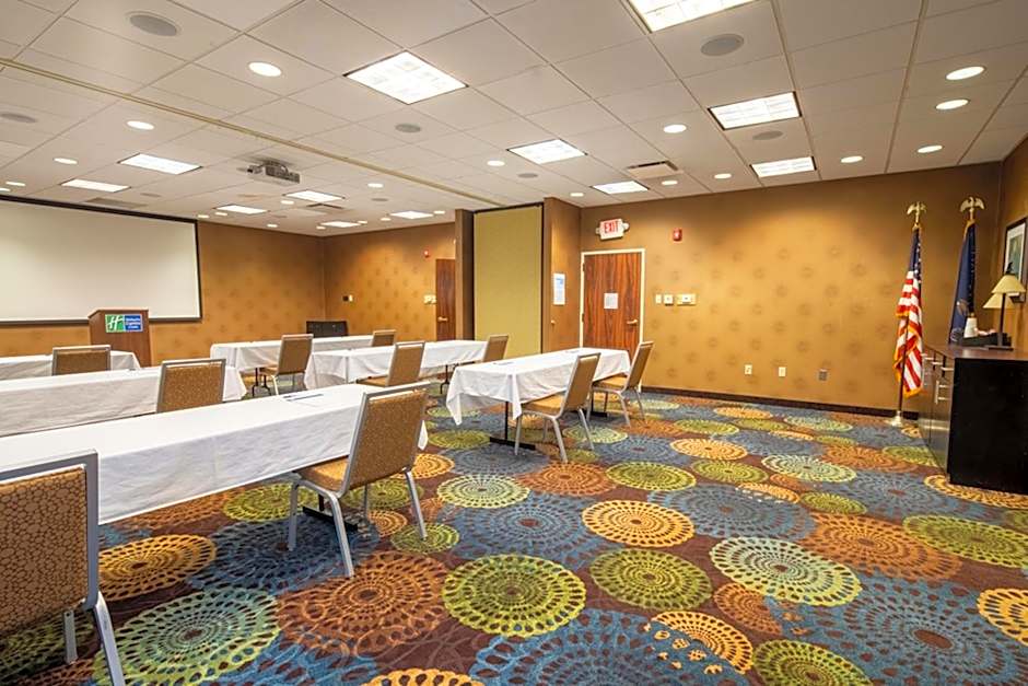Holiday Inn Express Hotel & Suites Pittsburgh Airport By IHG