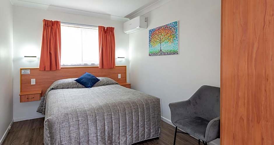 Riviera on Ruthven Motel