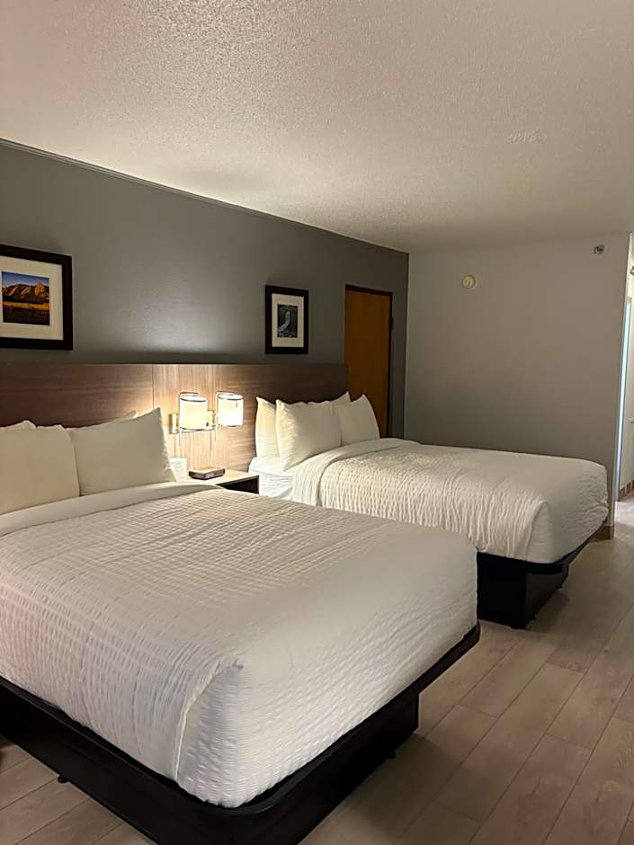 Clarion Inn & Suites and Convention Center