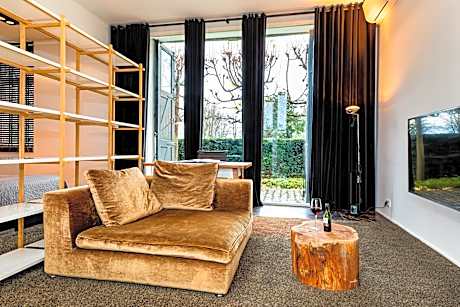 Studio with shower in coach house 2p.