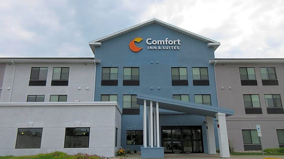 Comfort Inn & Suites Grand Forks near Alerus Center