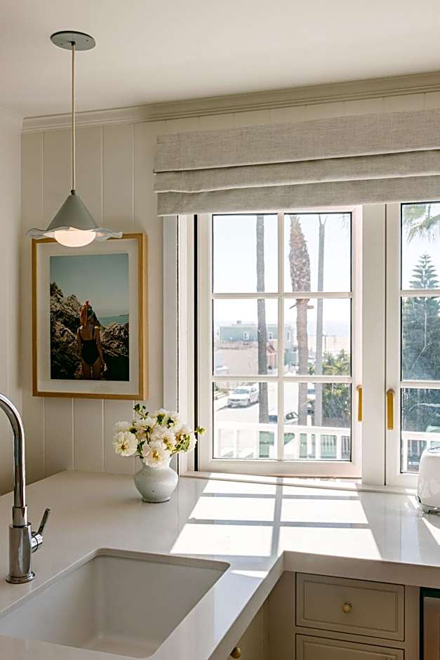 Bay Shores Peninsula Hotel