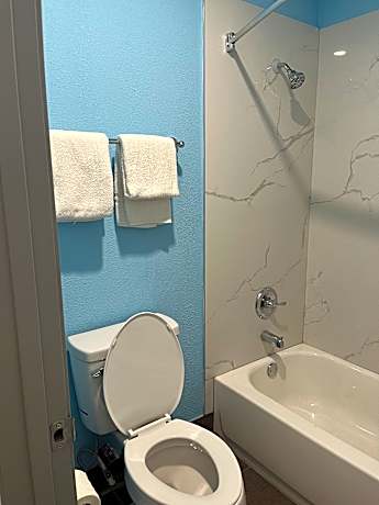 Non-Smoking Efficiency 2 Queen Bed(s) Unique Room Element