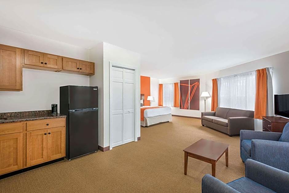 Howard Johnson by Wyndham Quincy