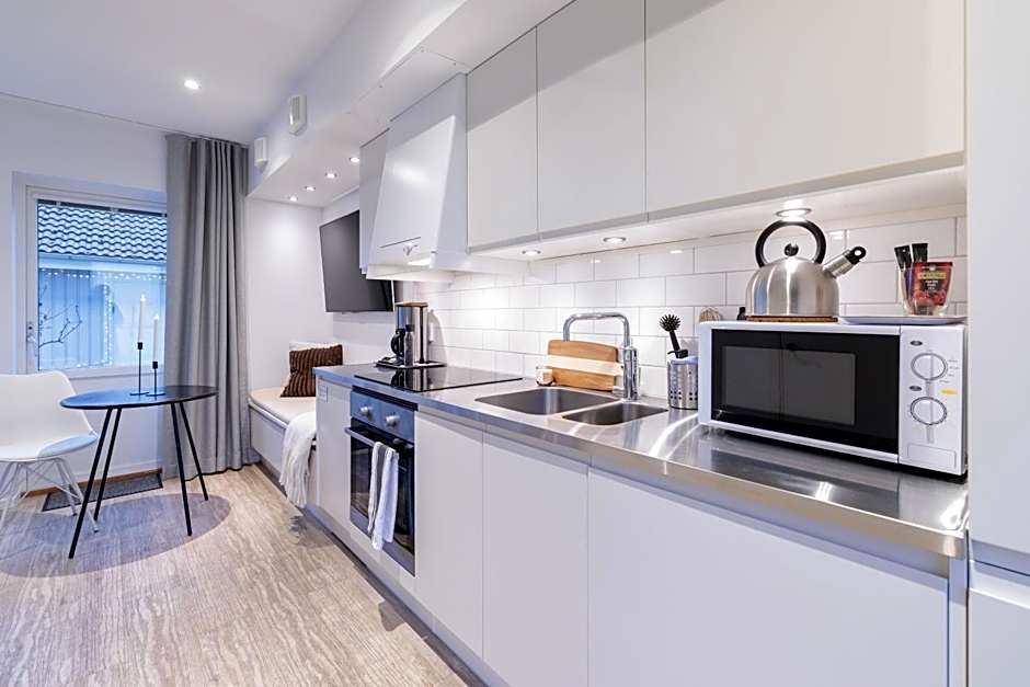 Easy Livin' Apartment Hotel