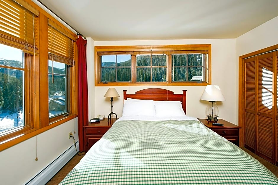 Zephyr Mountain Lodge