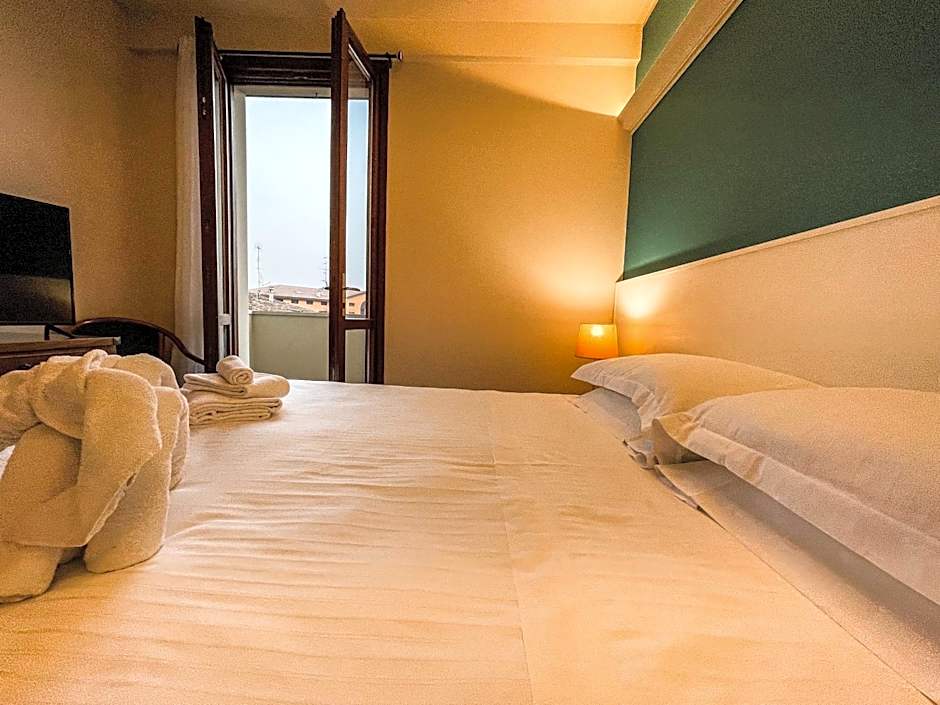Photo 1 of 5 of Double Room