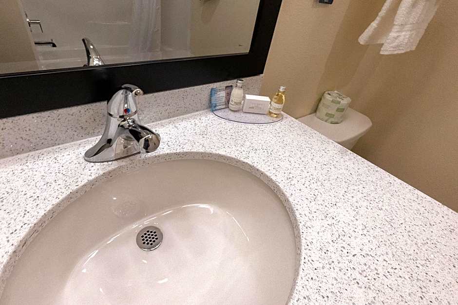 Cobblestone Inn and Suites Sheldon