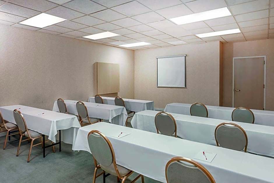 Ramada Hotel & Conference Center by Wyndham Hammond