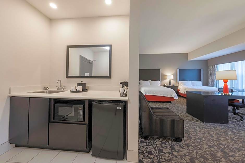 Hampton Inn & Suites DuPont
