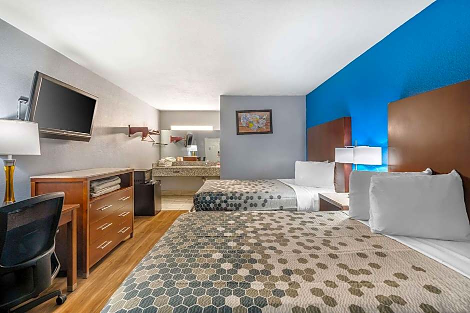 Econo Lodge Inn & Suites I-64 & Us 13