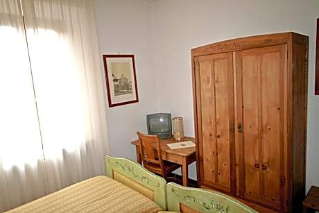 Economy Twin Room