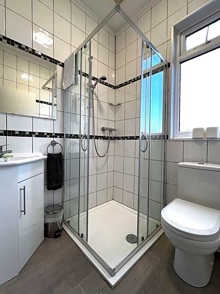 Central Cove Guesthouse