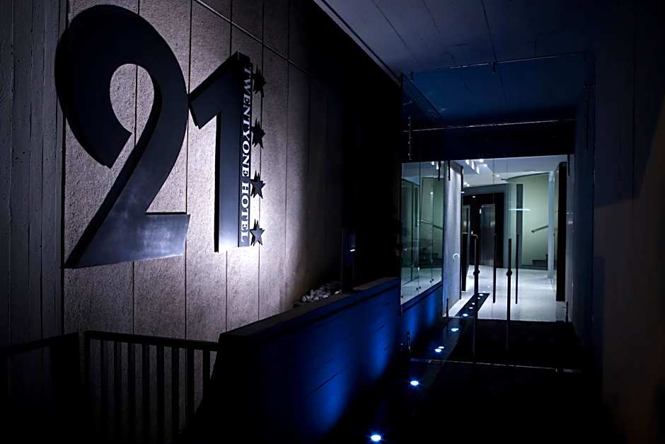 Twenty One Hotel