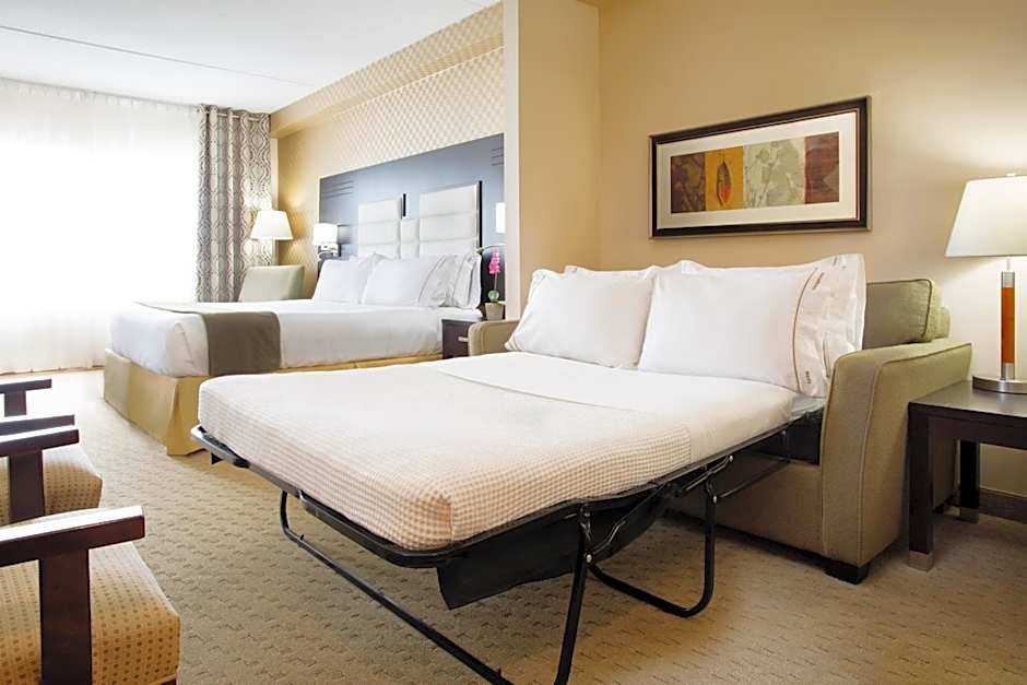 Holiday Inn Express & Suites Ottawa West - Nepean by IHG