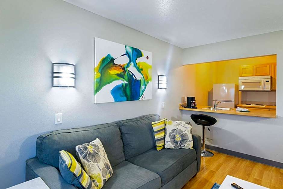 Studio Z, Ascend Hotel Collection