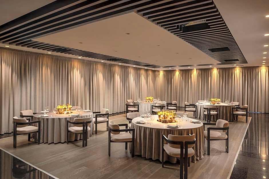 RADISSON BLU LEOGRAND HOTEL