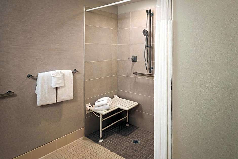 Courtyard by Marriott St. Petersburg Downtown