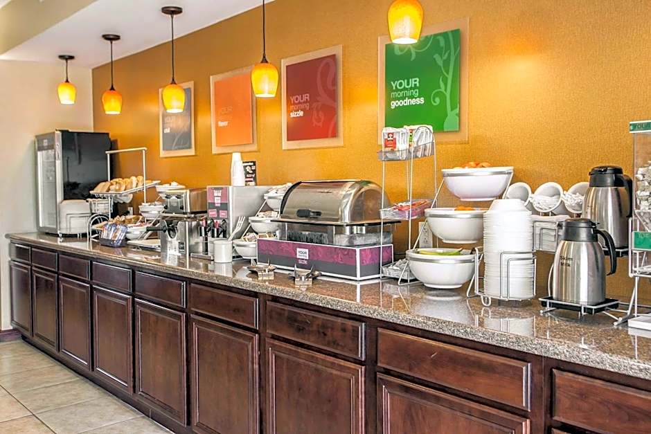 Comfort Suites Bloomington I-55 and I-74